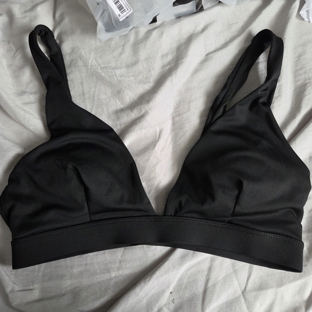 Black Women's Lowcut Sports Bra, M